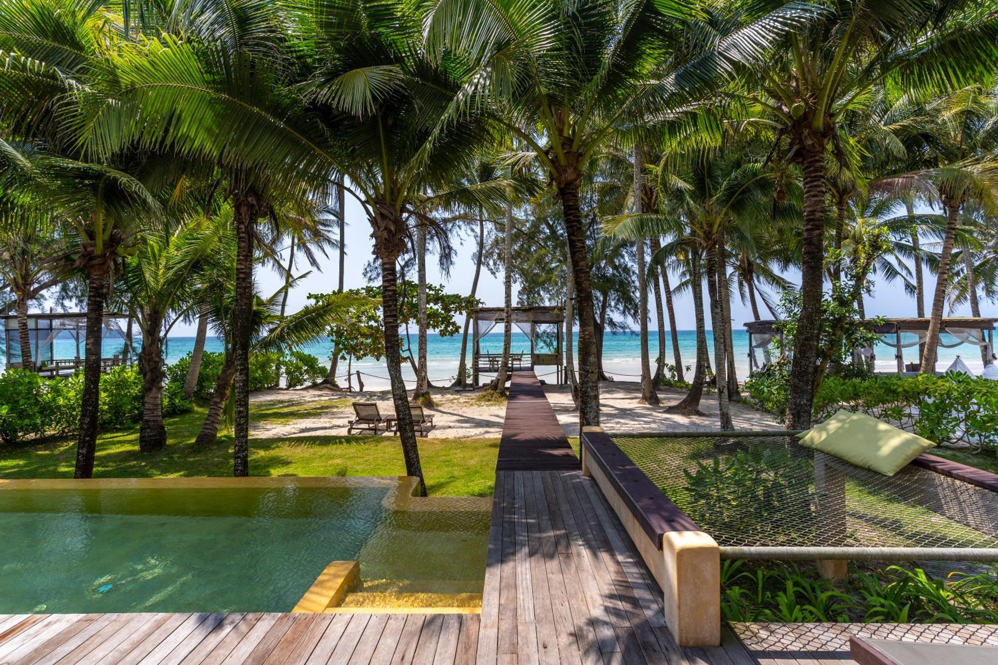 Resort High Season Pool & 5*