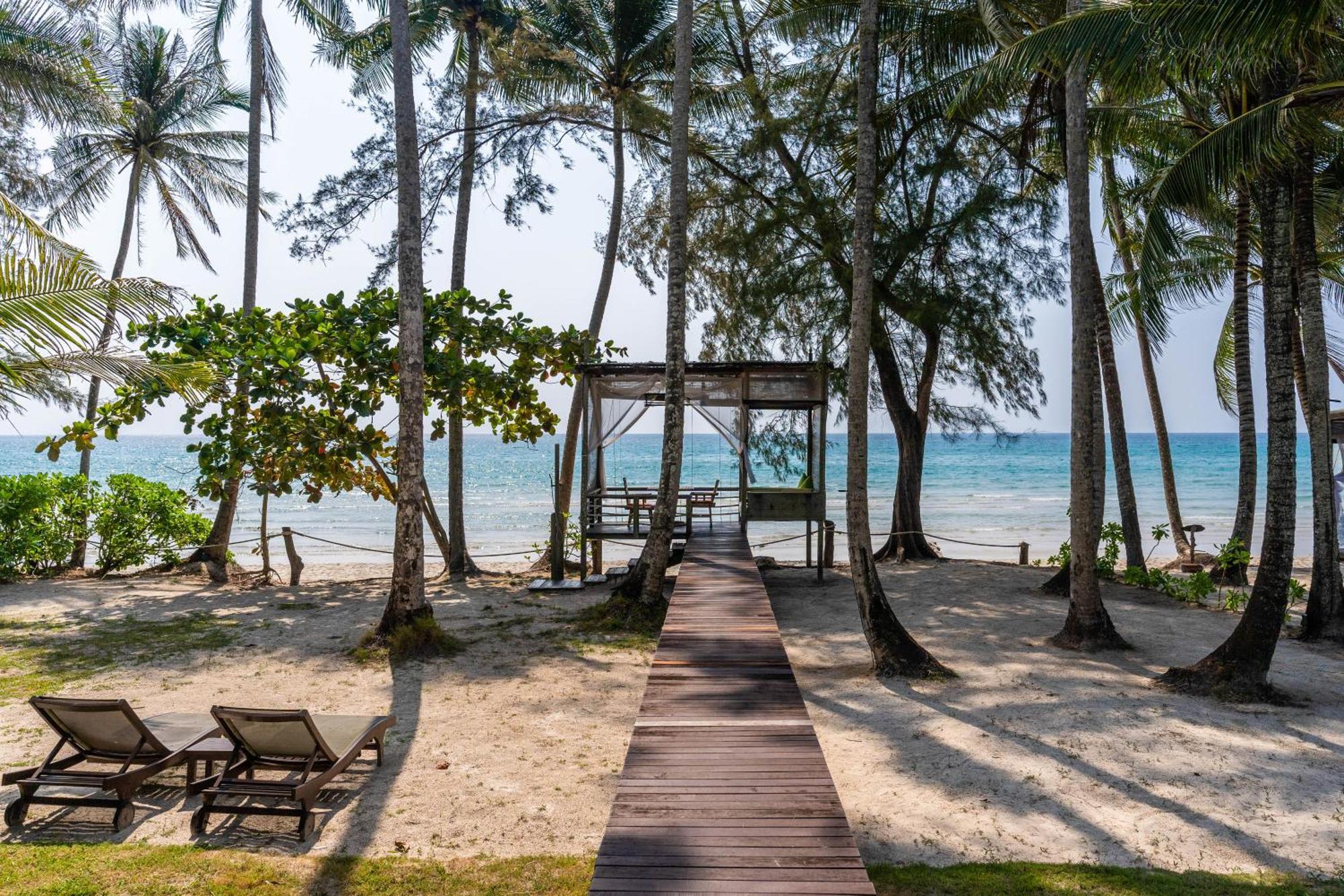 High Season Pool & Resort 5*
