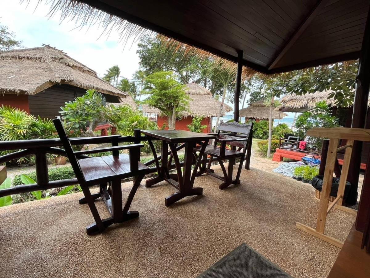 Resort Palm Leaf 3*