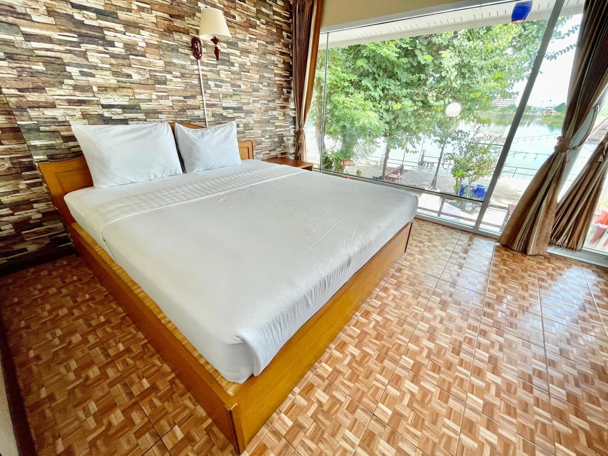 Resort Techno Riverview Kamphaeng Phet