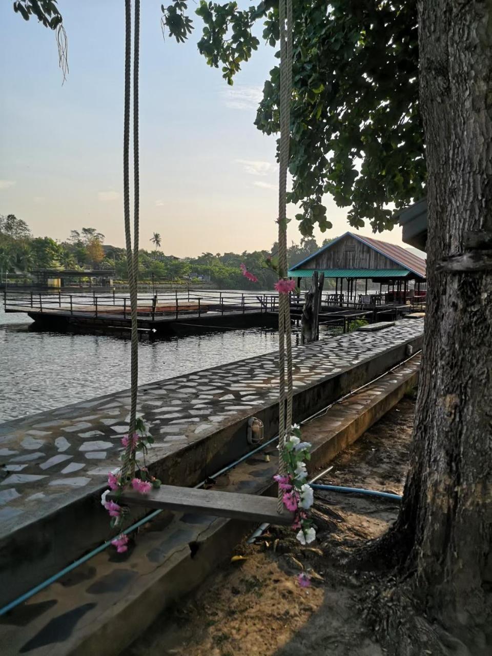 Buasawan & Restaurant Resort Kanchanaburi