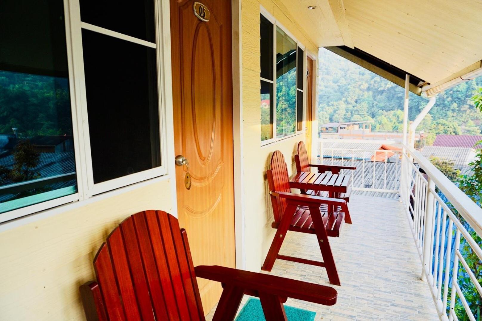 อีต่องโฮมสเตย์ Guest house Thong Pha Phum
