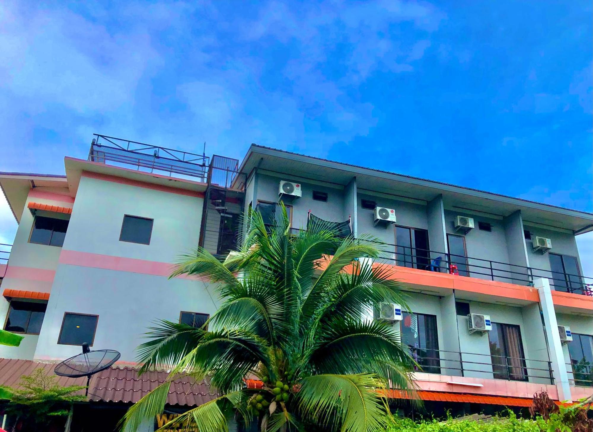 Aparthotel โรงแรมแสนดีเพลส เมาเท่นวิว 2*