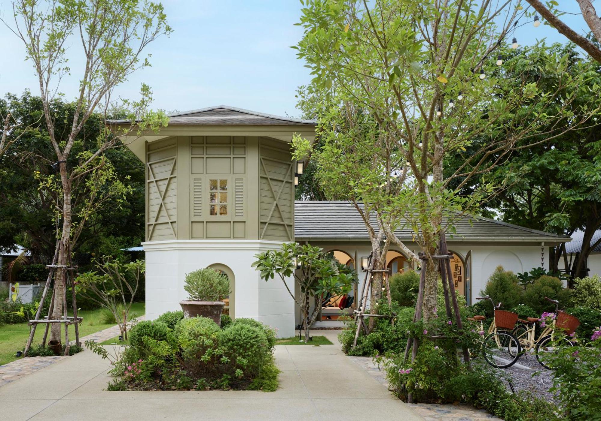 Hotel Charras Bhawan And Residences Hua Hin