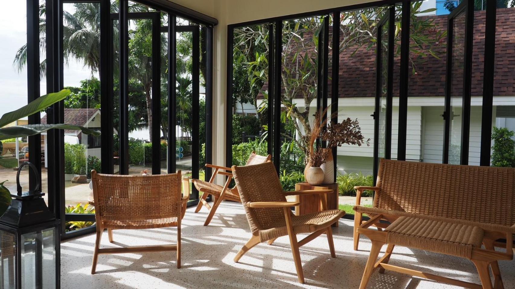 Resort Sea Escape *