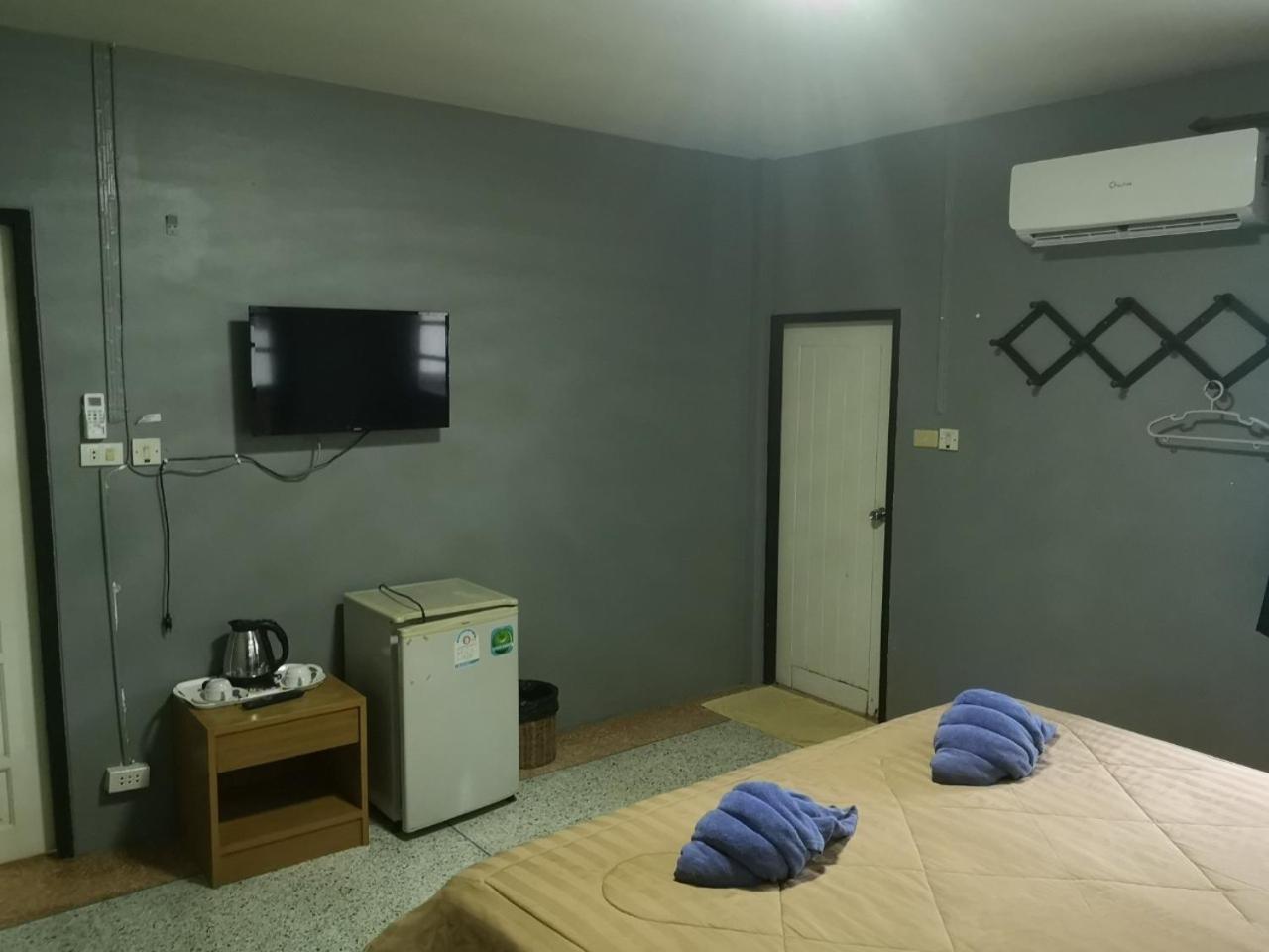 Buasawan & Restaurant Resort 2*