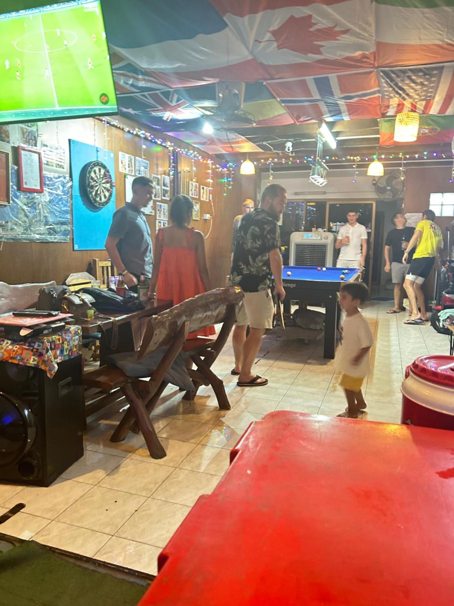 Noot's Bar And 5*