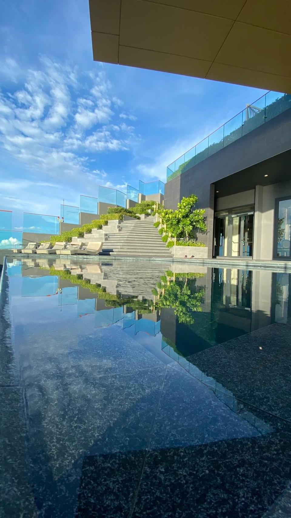 Edge Seaview With Infinity Pool Pattaya