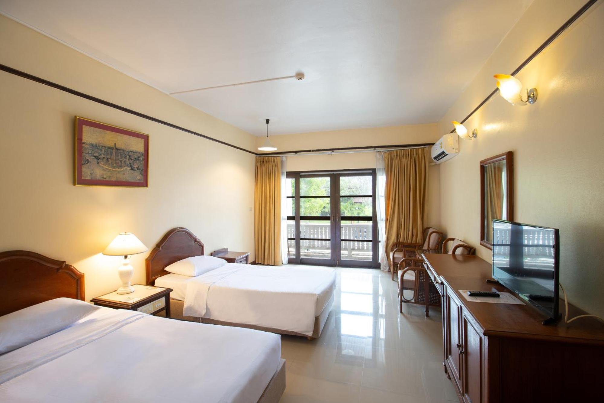 Hotel Eurasia Lagoon 3*
