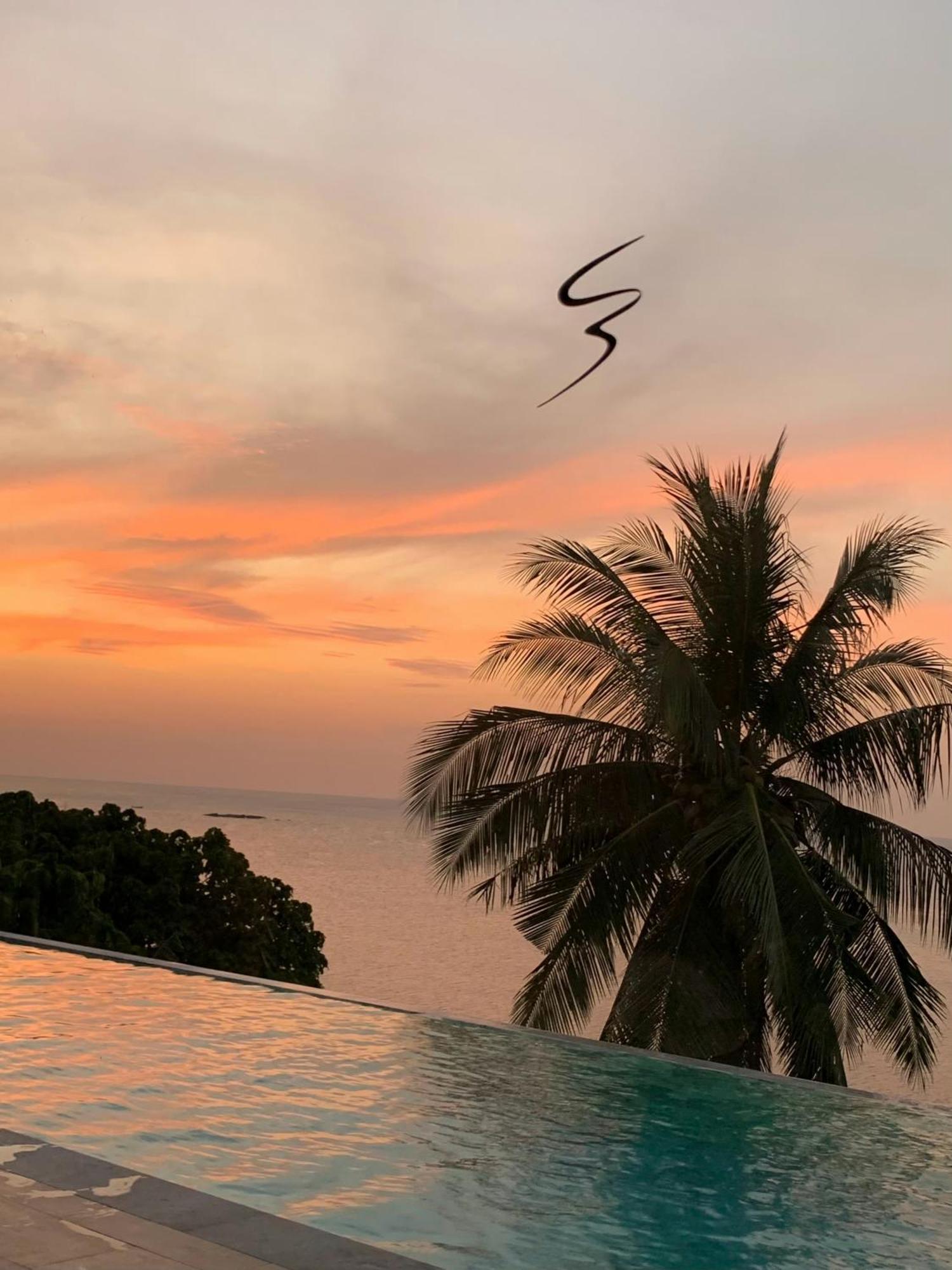 Villa: 6-bedroom Oceanfront Pool Retreat Kamala Beach