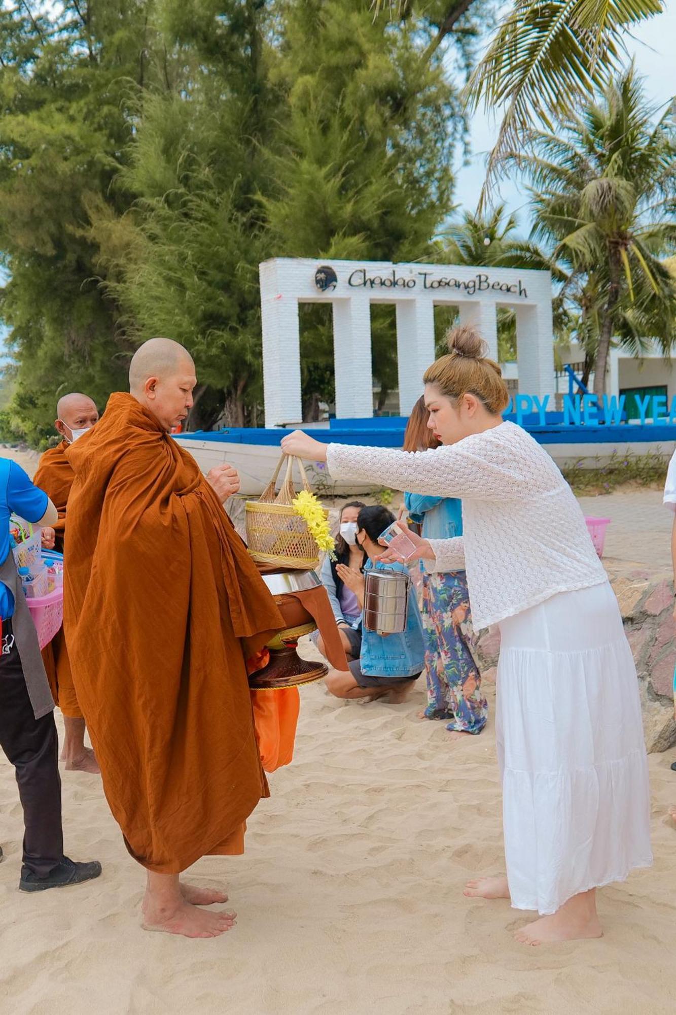 Chaolao Tosang Chao Lao Beach