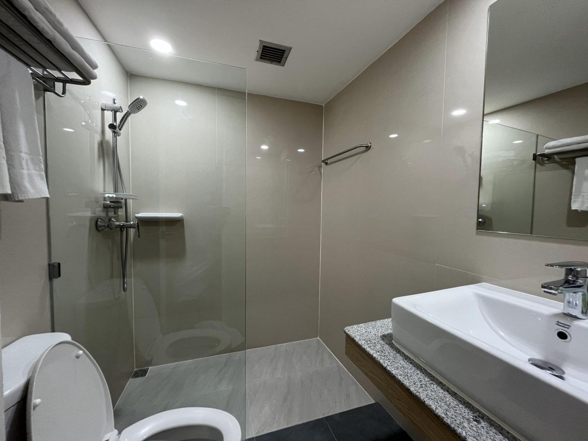 Dhevaraj Hotel 3*