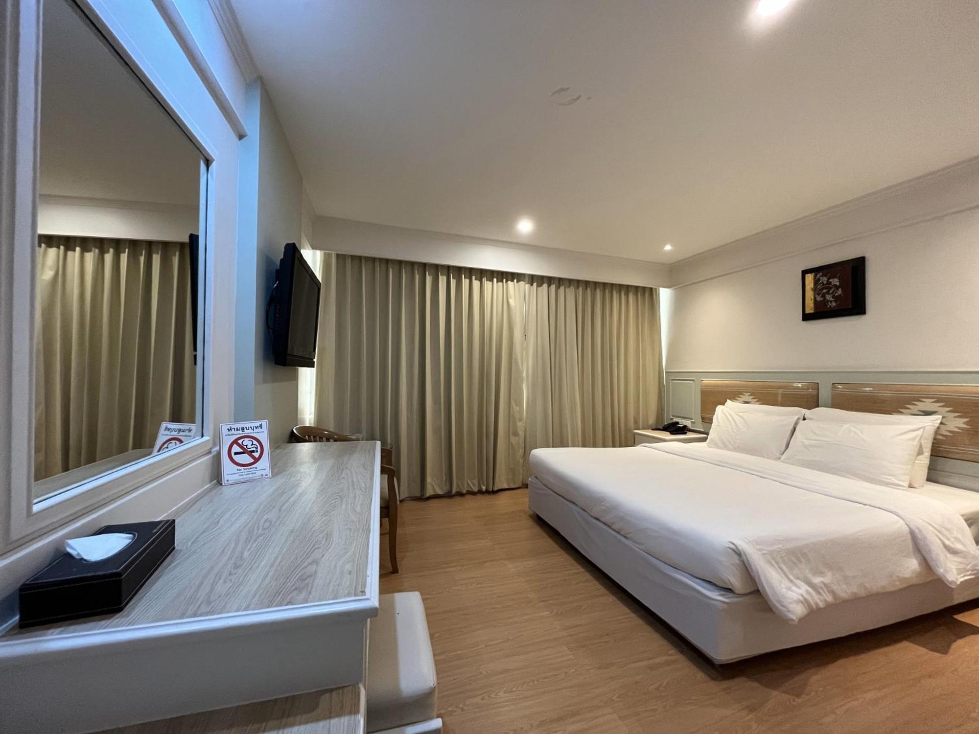 Hotel Dhevaraj 3*