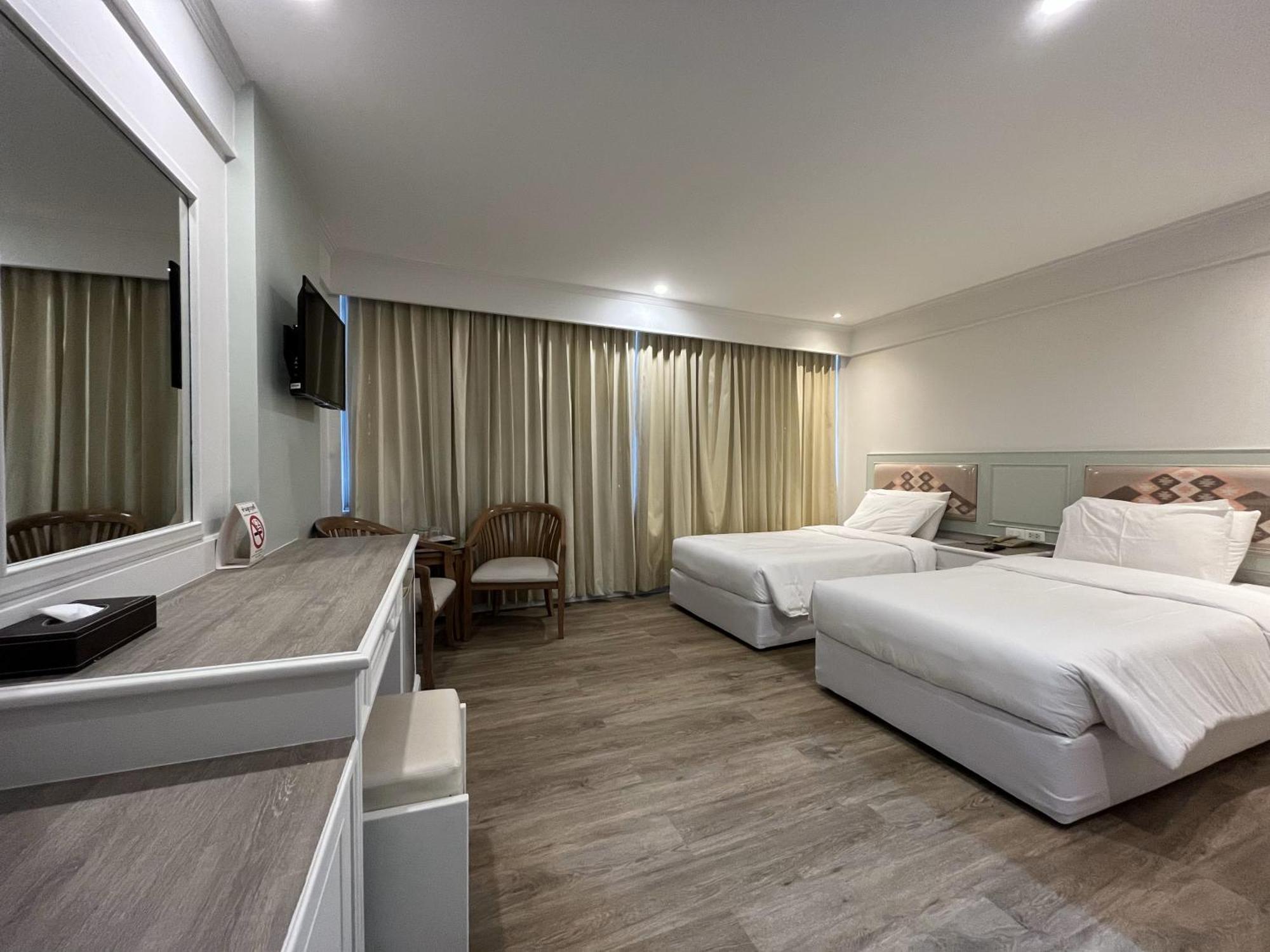 Dhevaraj Hotel Nan