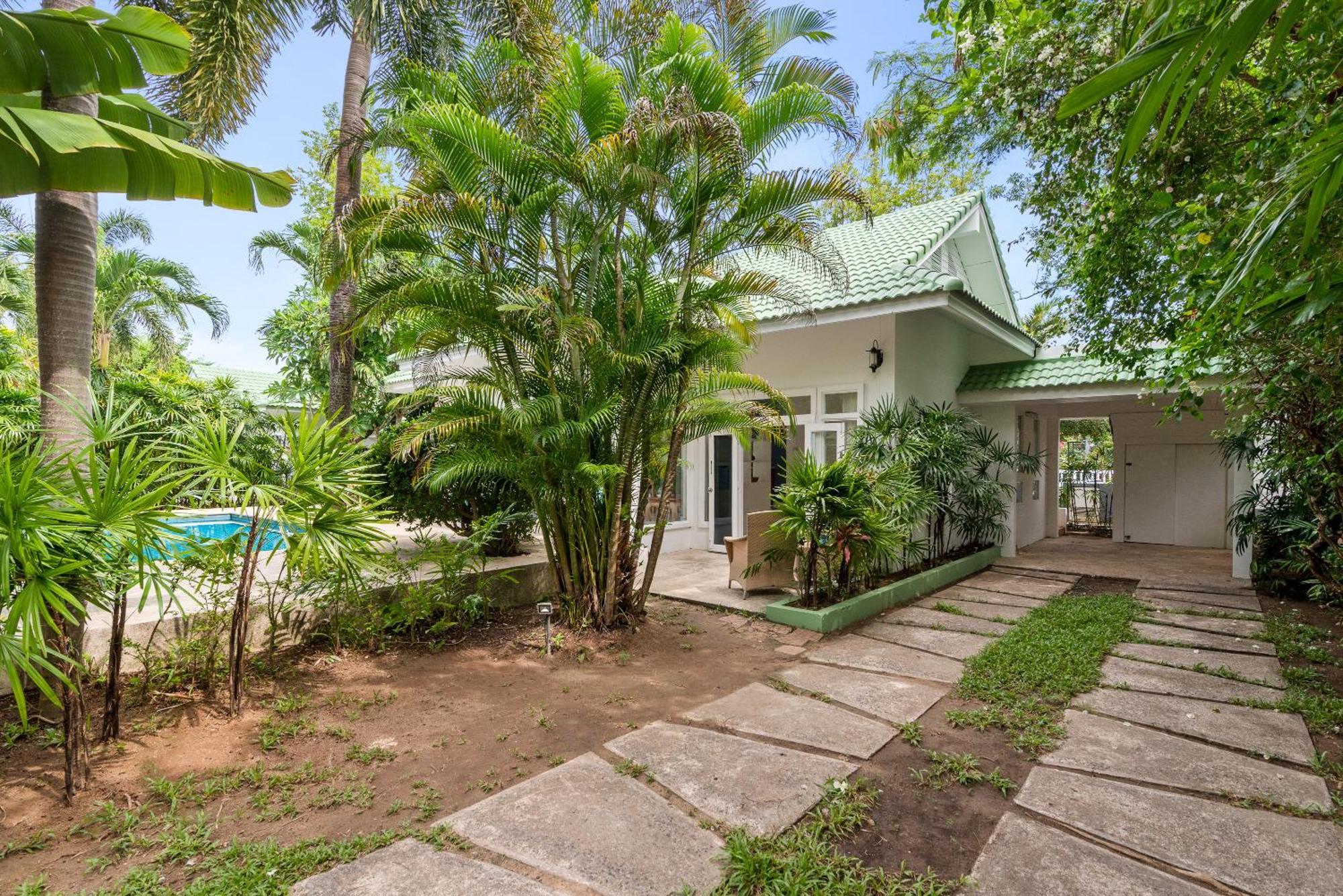 2br Baan Chanchai, Seconds To *