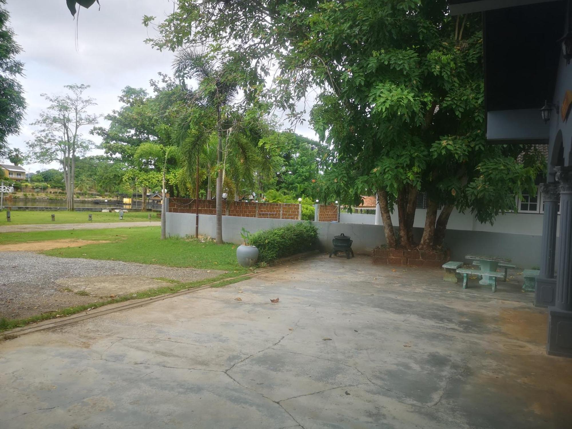Buasawan & Restaurant Resort