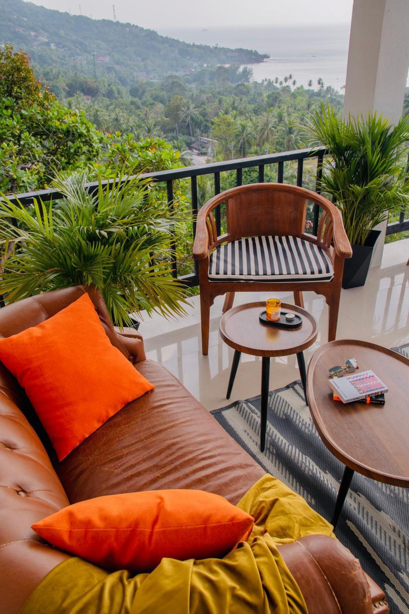 Sunset Hilltop Ocean View 2bd House Villa