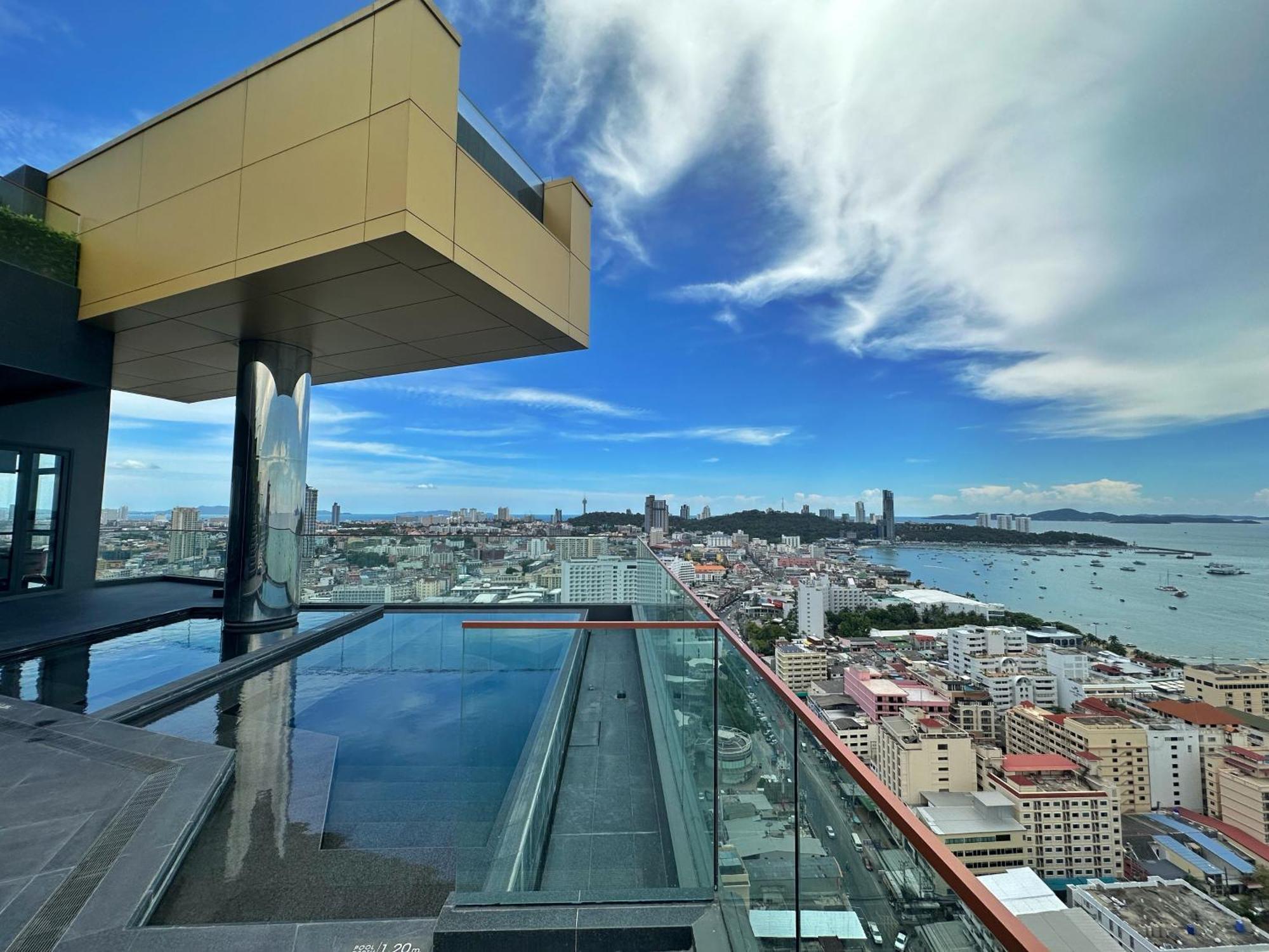 Aparthotel The Edge *