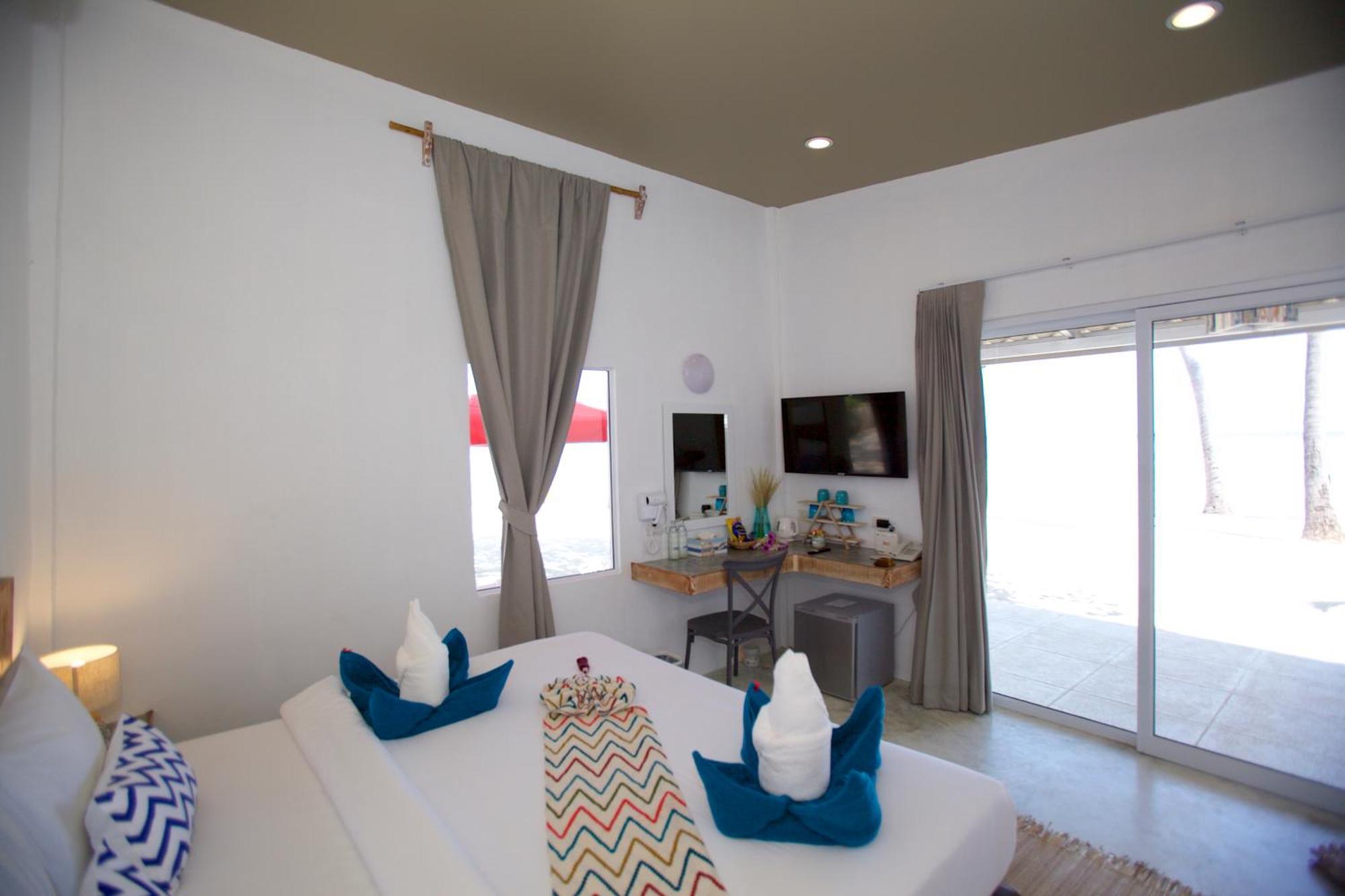 Lime N Soda Beachfront Resort 3*