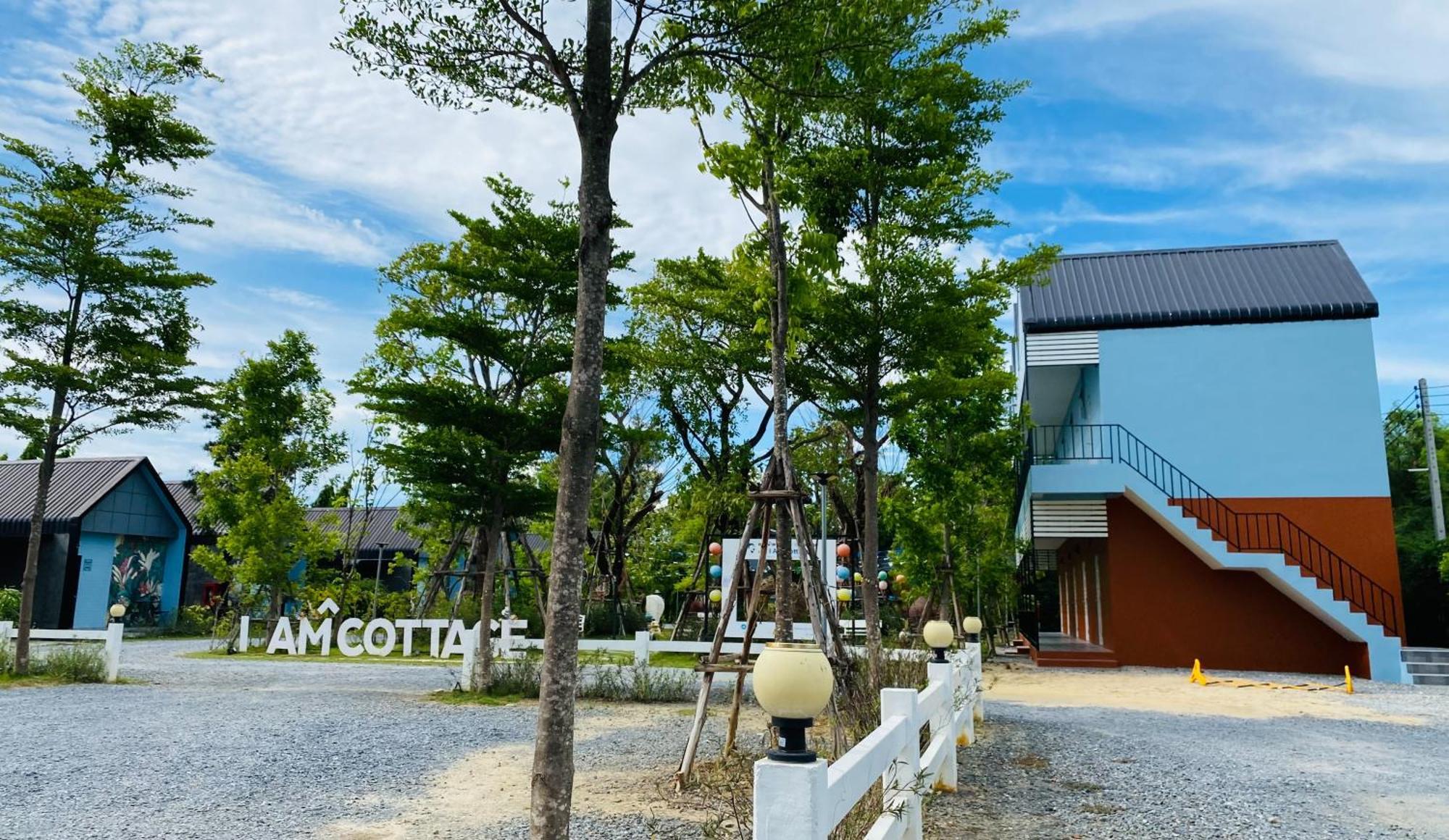 I Am เฮือนแก้วมณี Resort Nakhon Pathom