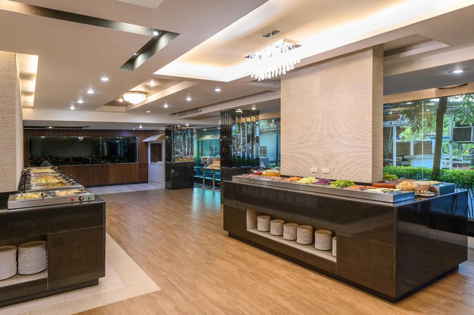 Ease Hotel 5*
