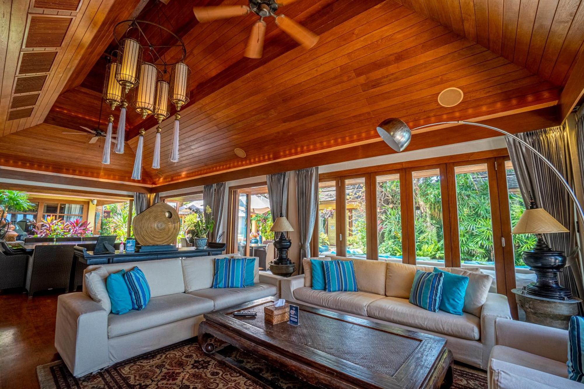 Upni Duniya - Luxury, Beachfront 9-suites Villa