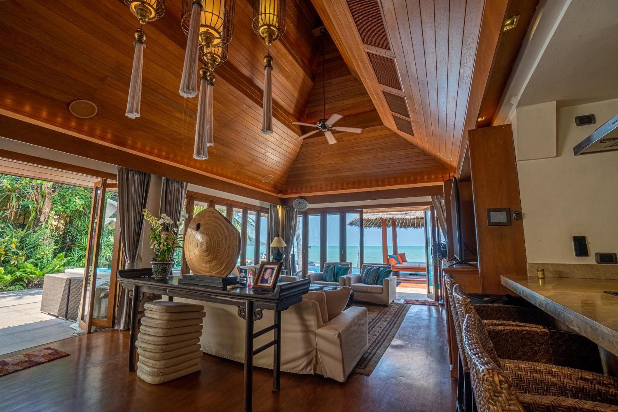 Villa Upni Duniya - Luxury, Beachfront 9-suites *