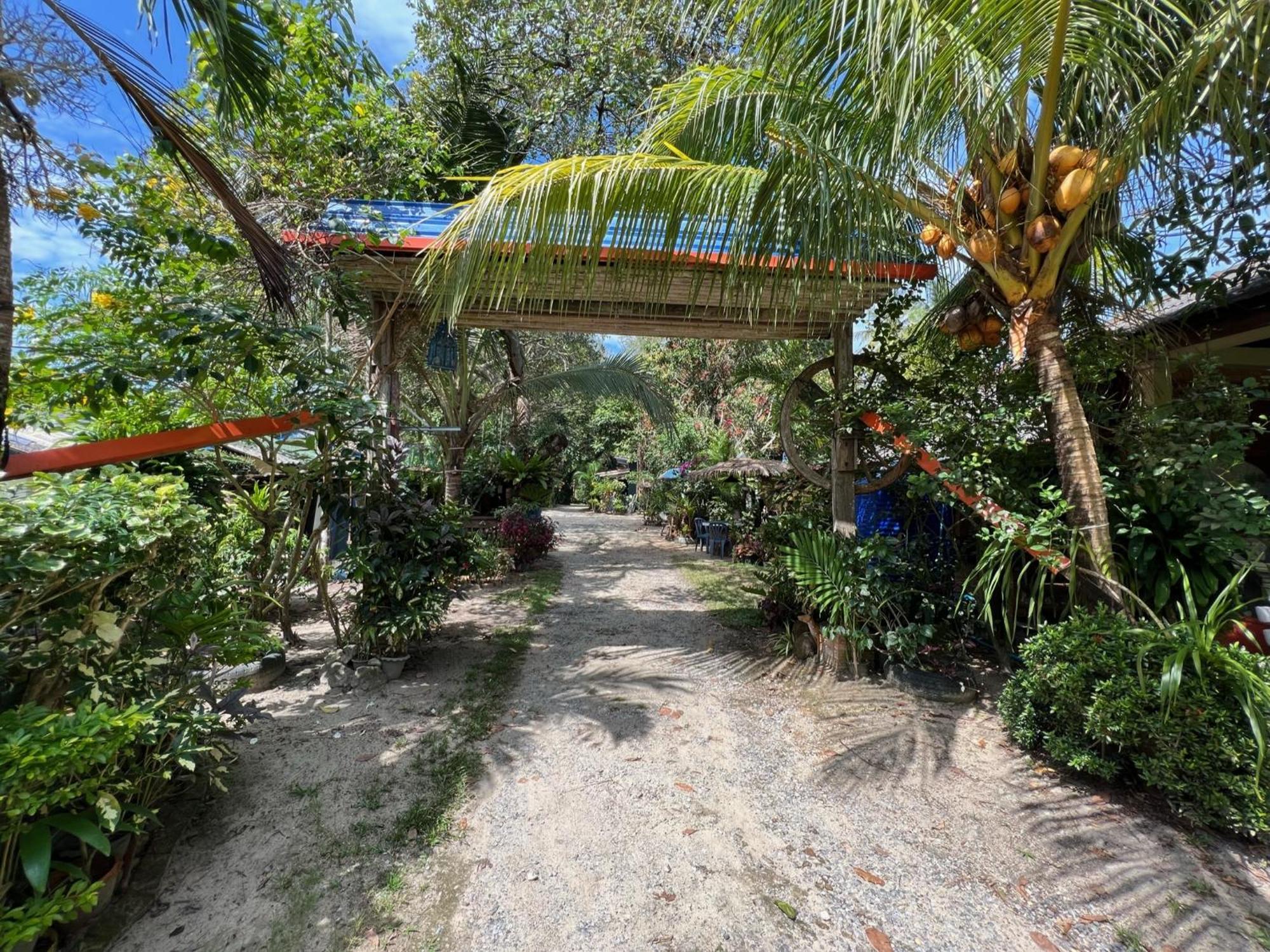 Garden Bungalow *