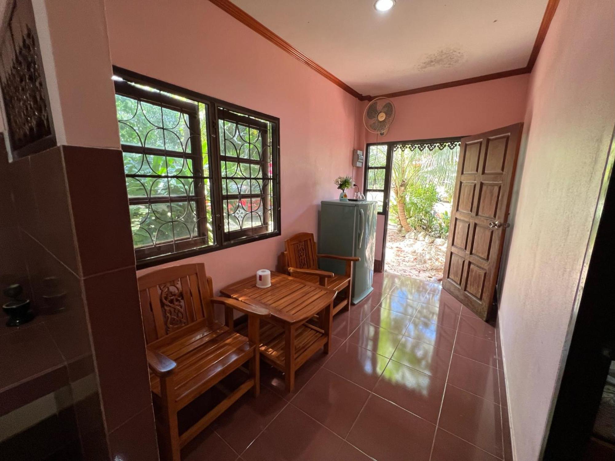 Garden Bungalow *