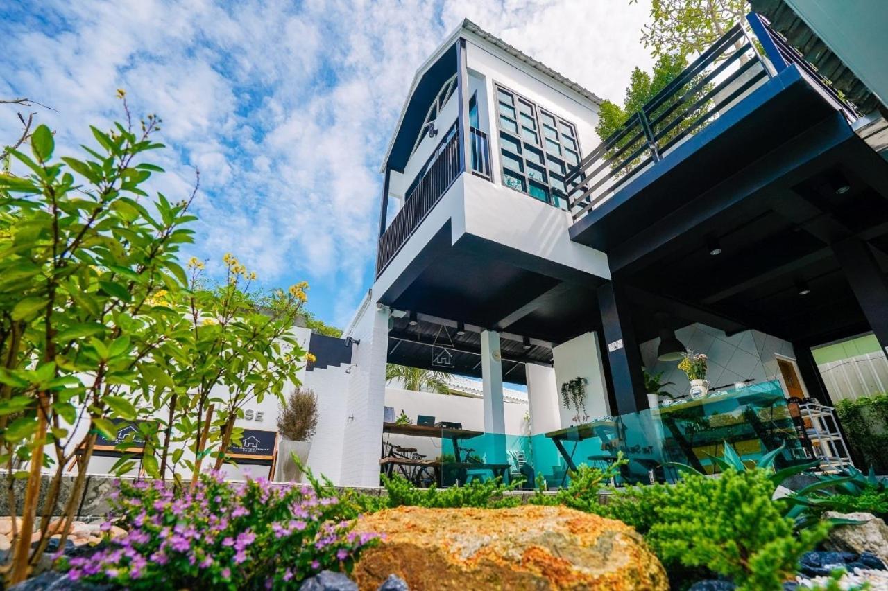 The Seaton House Hotel Rawai