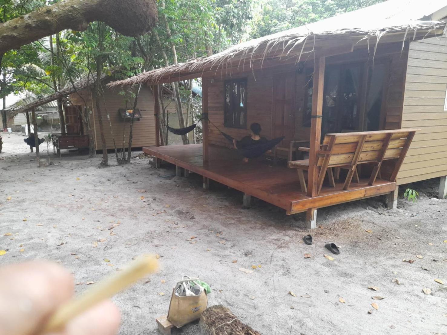 Lazy Hut 2*