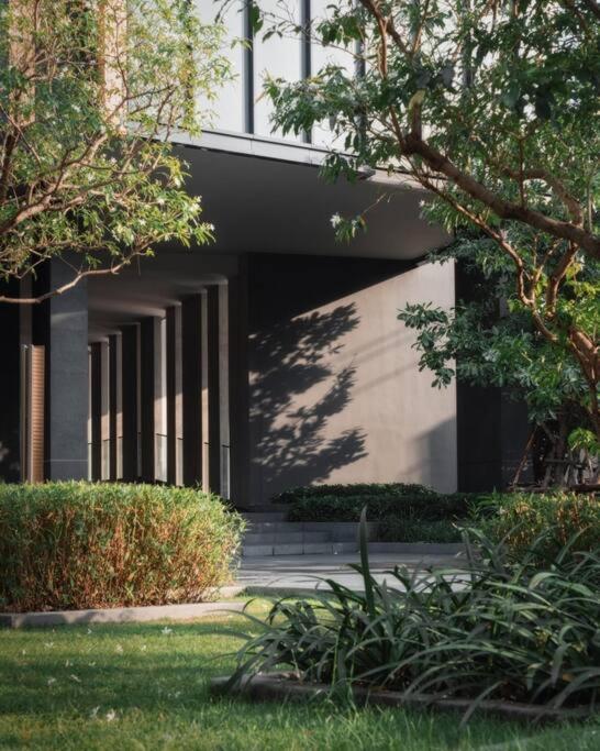 Edge 345 Seaview Apartment