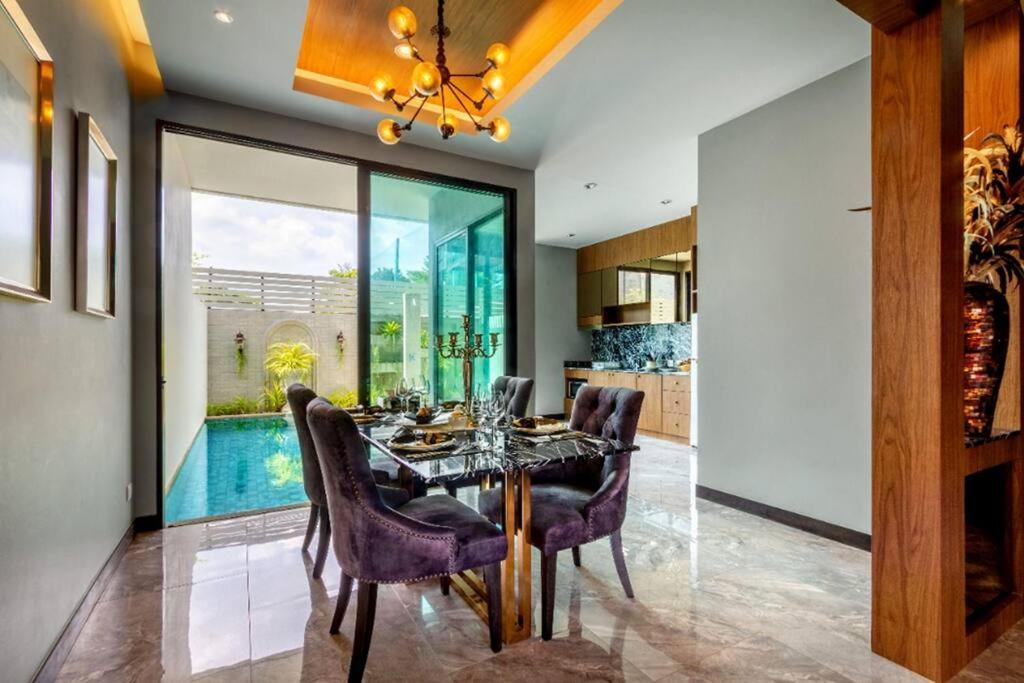 Villa 新【豪华】两卧私家泳池别墅，配套齐全出行方便800米到kamala海滩h06 Kamala Beach