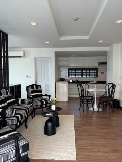 Apartment Beachfront 70 Sqm Premier Sea View And Pool View Family Free *
