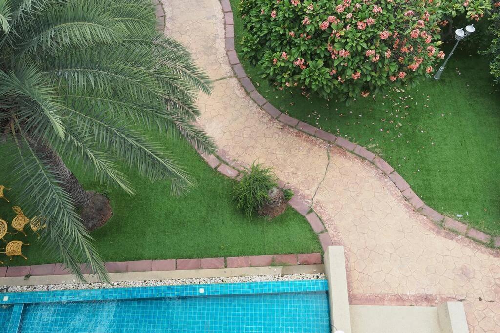 Beachfront 70 Sqm Premier Sea View And Pool View Family Free Apartment Bang Saen