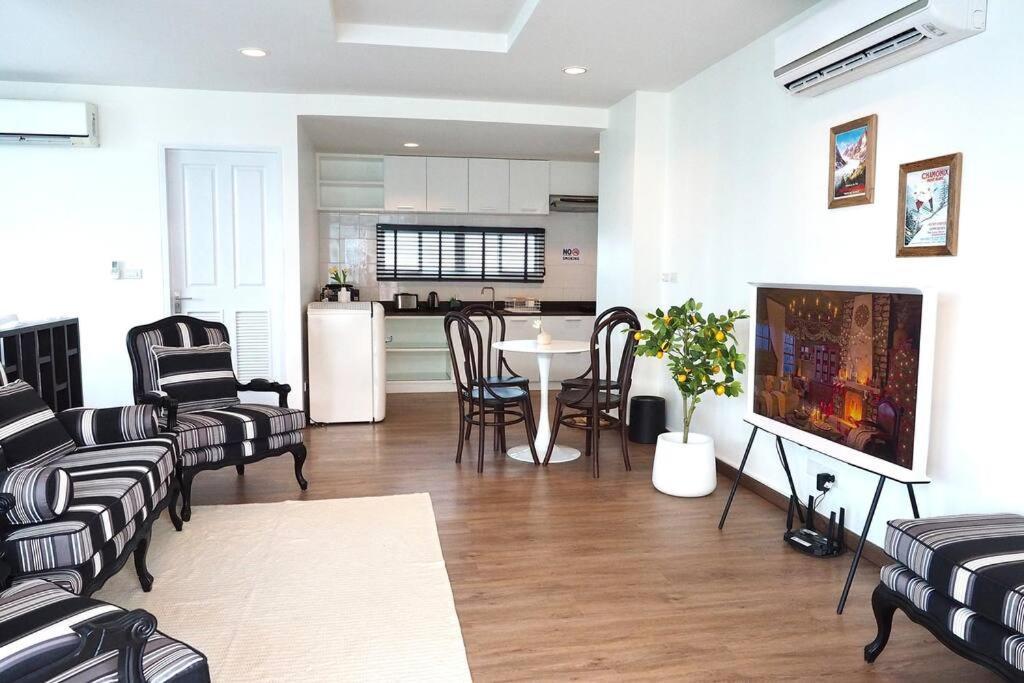 Beachfront 70 Sqm Premier Sea View And Pool View Family Free Bang Saen