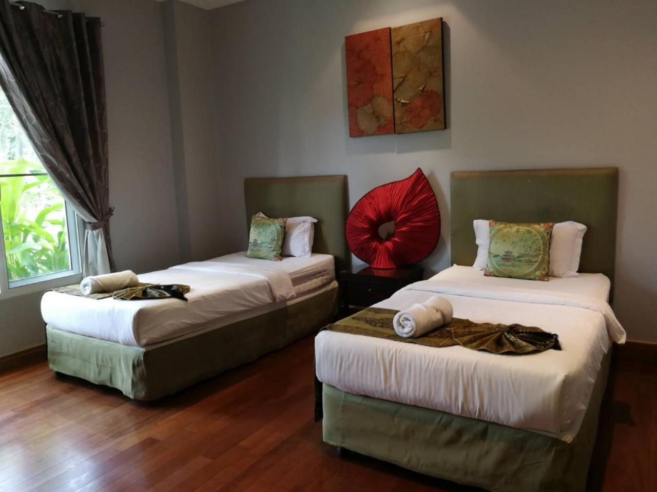 Sunvillas Hua Hin Blue Lagoon *