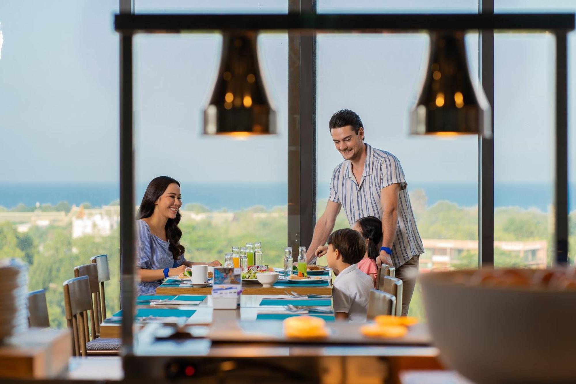 Vana Nava Hua Hin, An Ihg HHQ