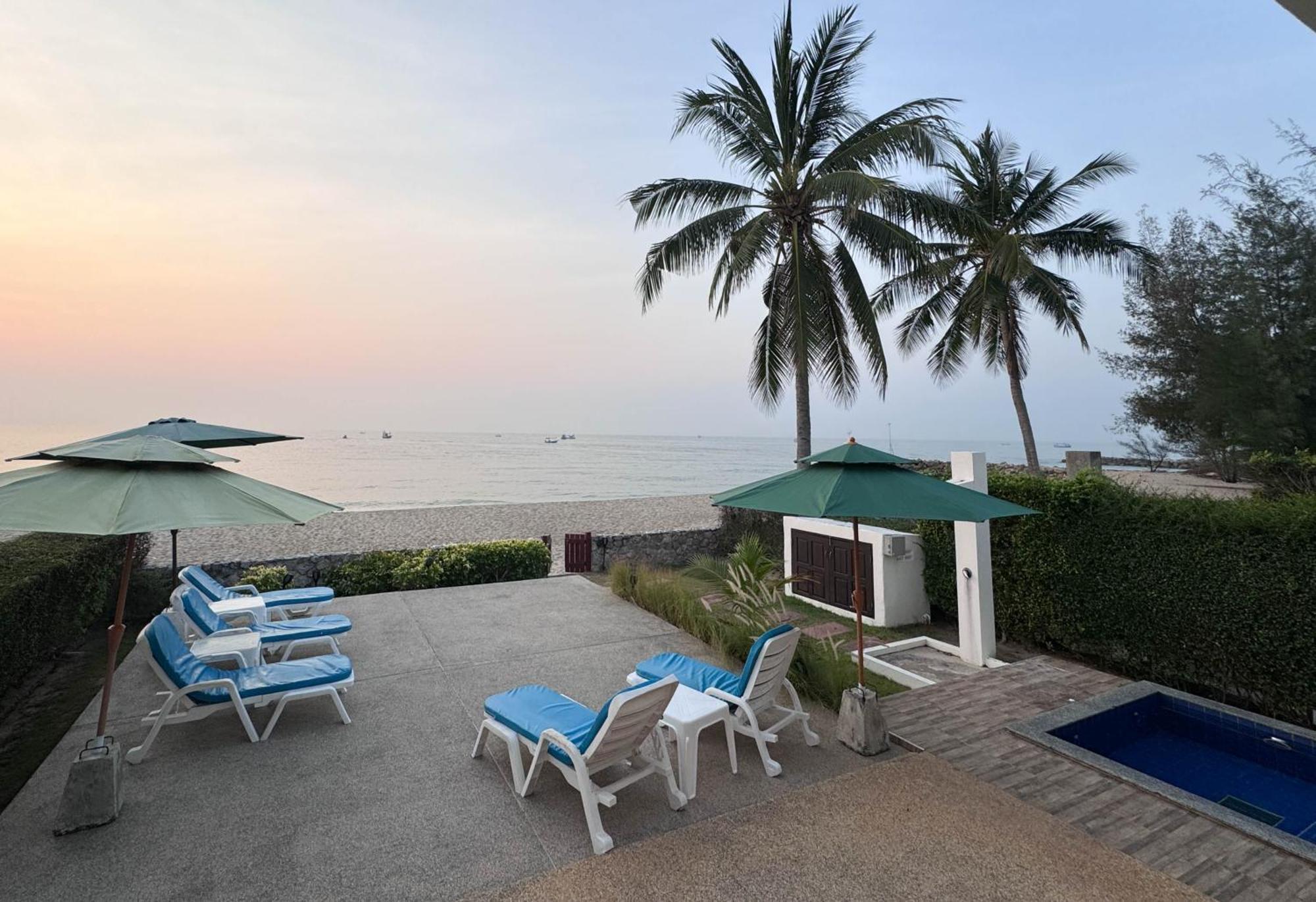 Absolute Beachfront Holiday home *