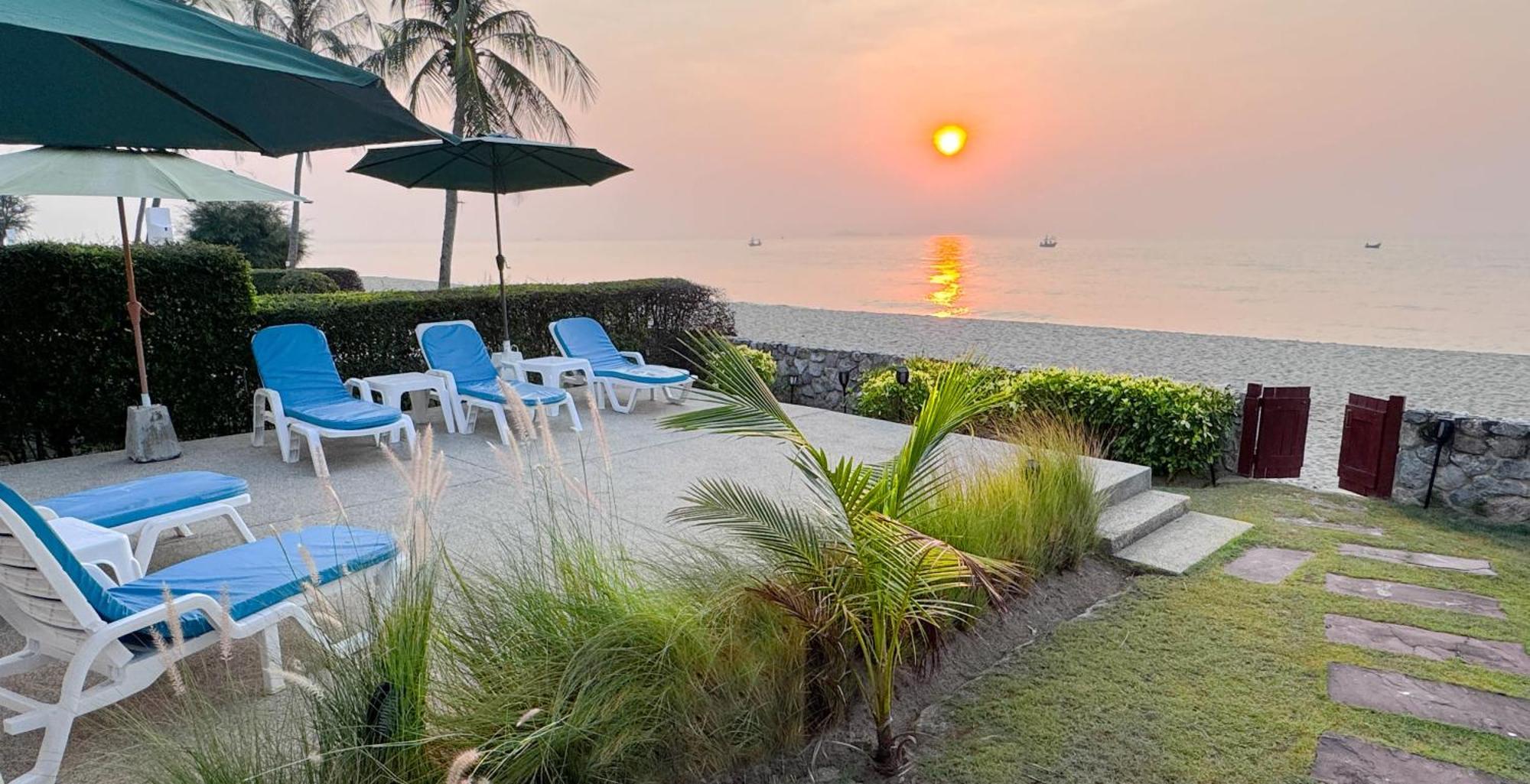 Absolute Beachfront * Ban Huai Yang