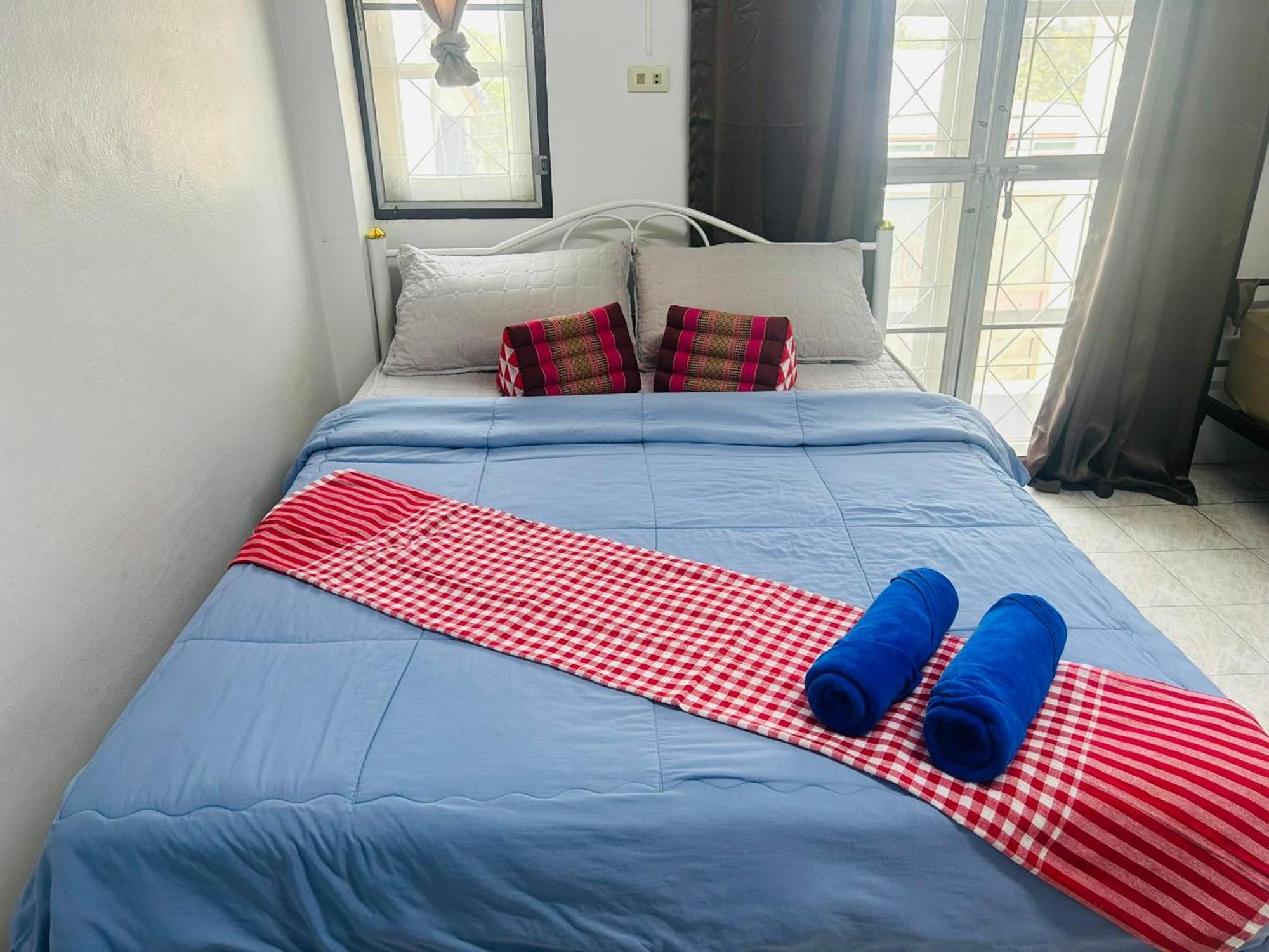 Noot's Bar And Guest house 5*