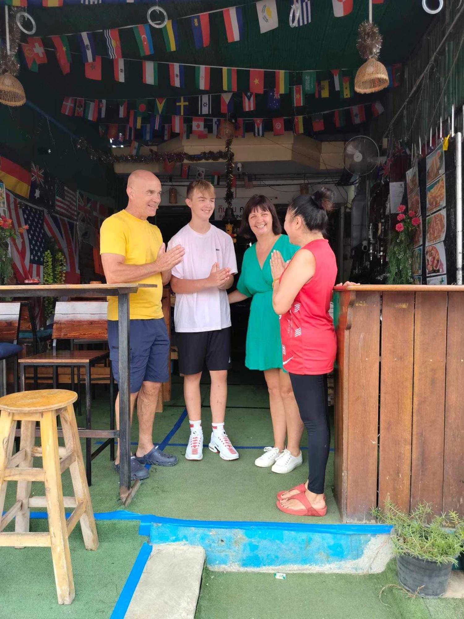 Noot's Bar And Guest house Kanchanaburi