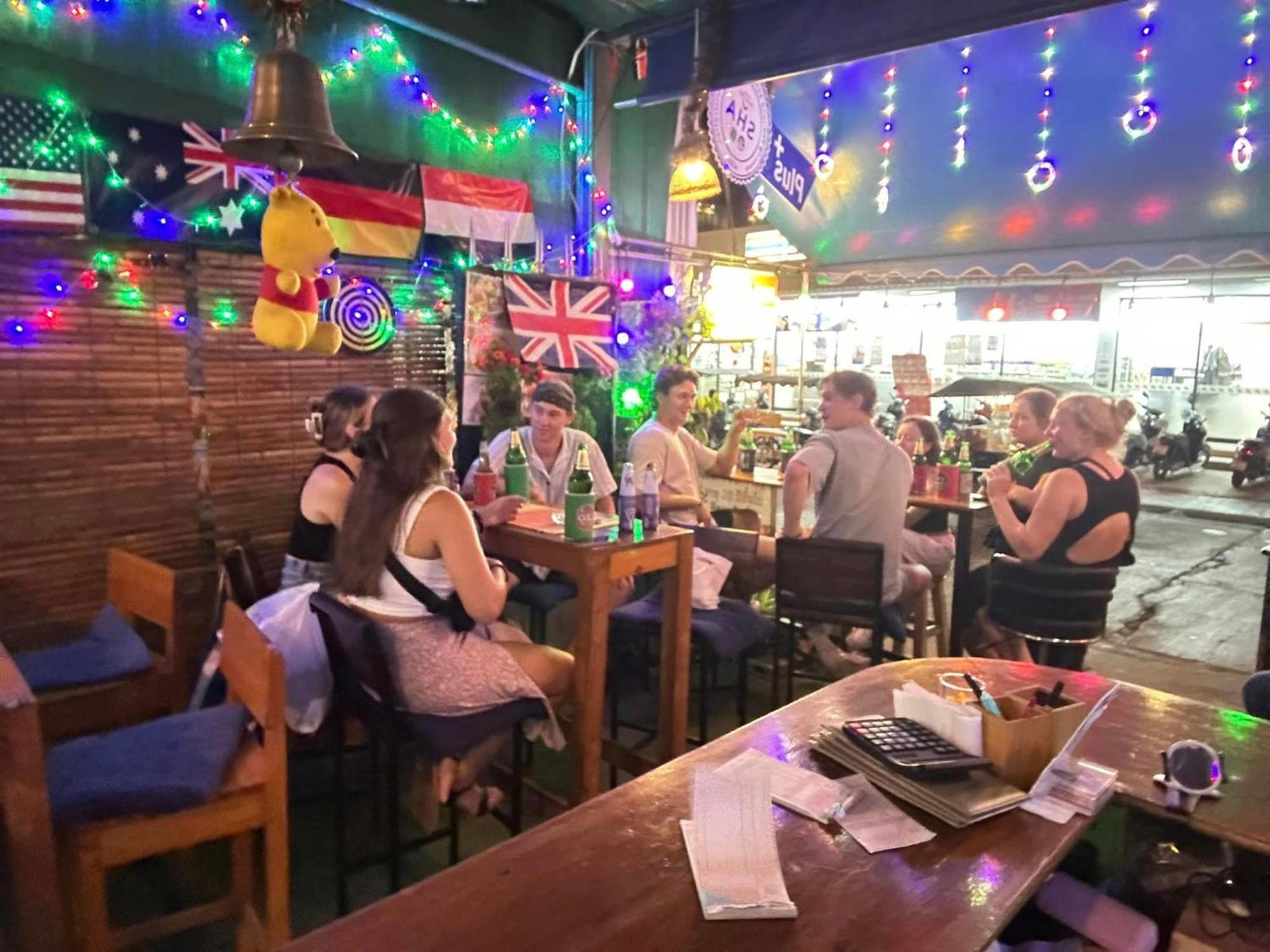 Noot's Bar And Guest house