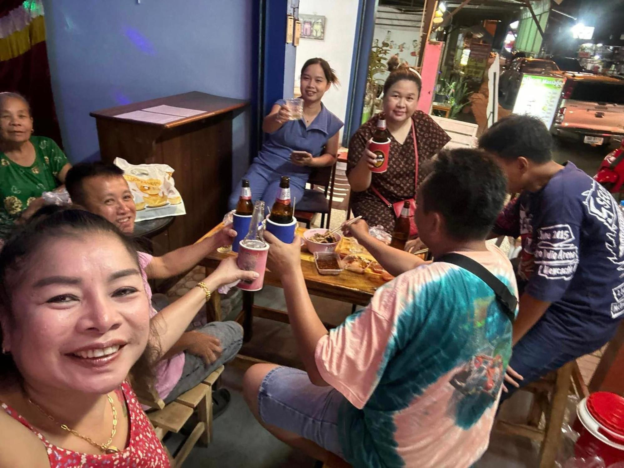 Noot's Bar And Kanchanaburi