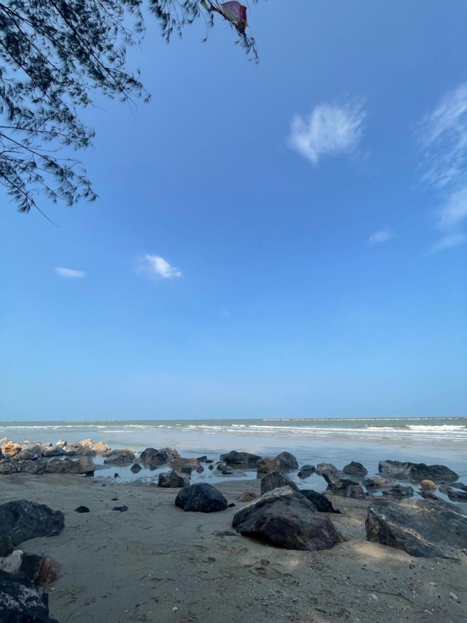 Chao Sam Ran Pool Villa: Beachfront Retreat In Phetchaburi Haad Chao Samran