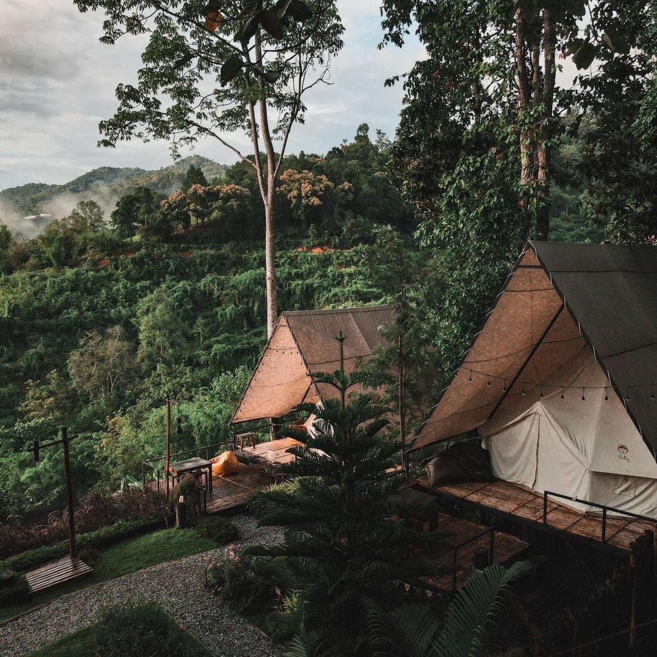 Camp Mai Mee Chue * Pong Yaeng