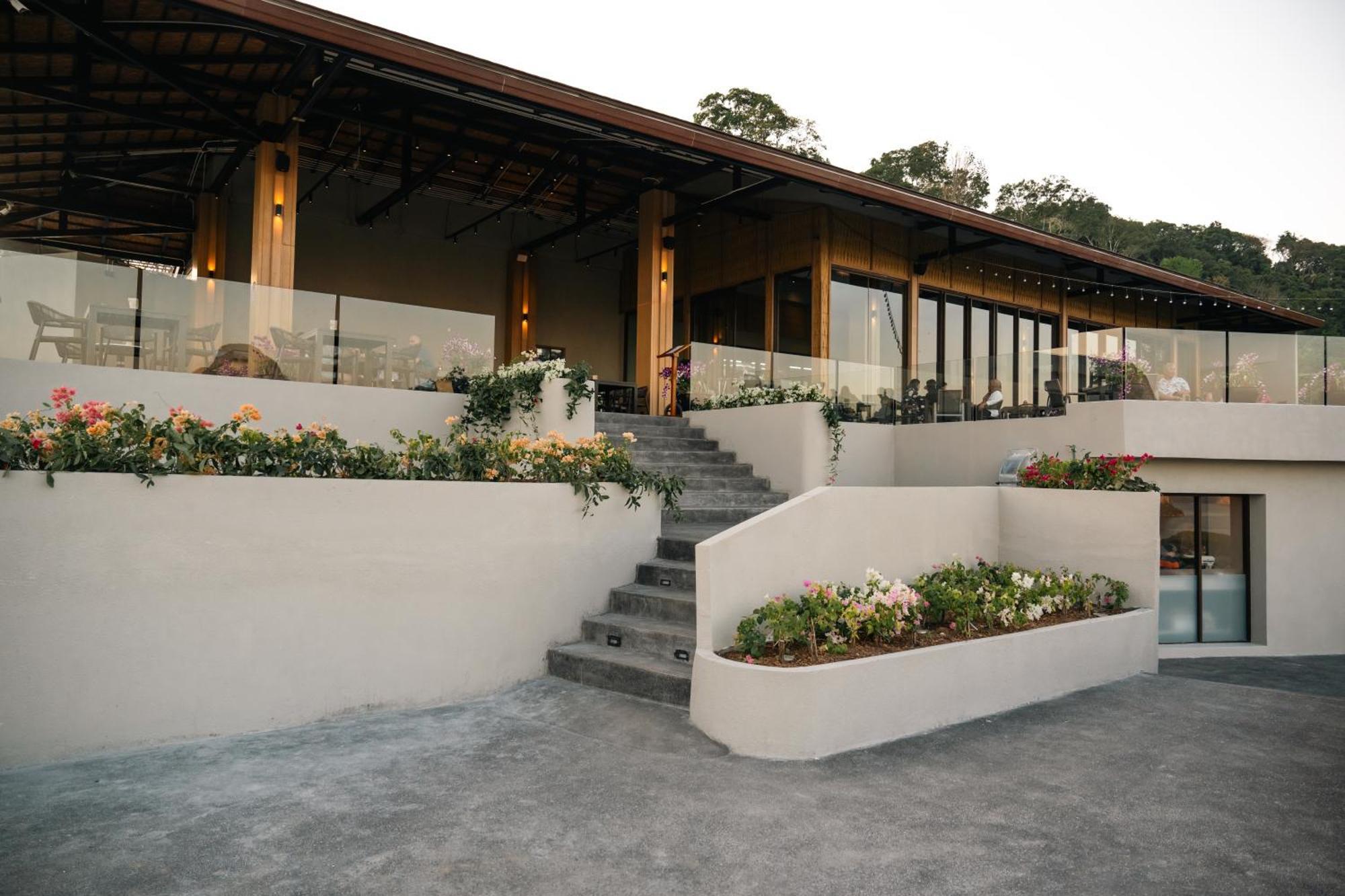 Resort Beyond Skywalk Nangshi