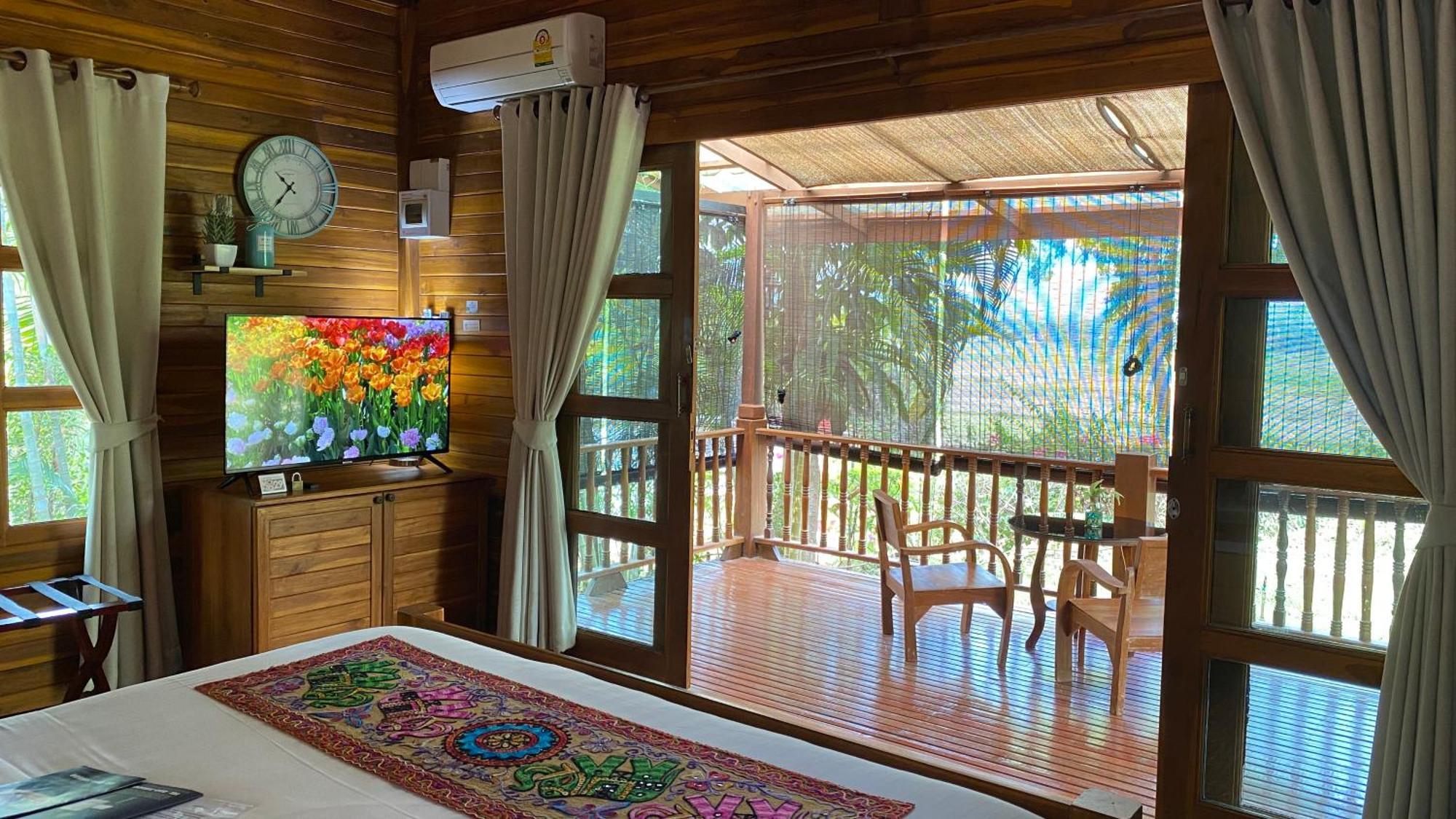 Seasons Boutique 4*