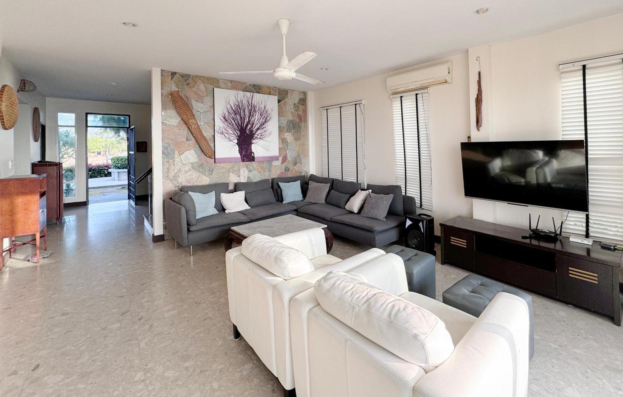 Absolute Beachfront Holiday home *