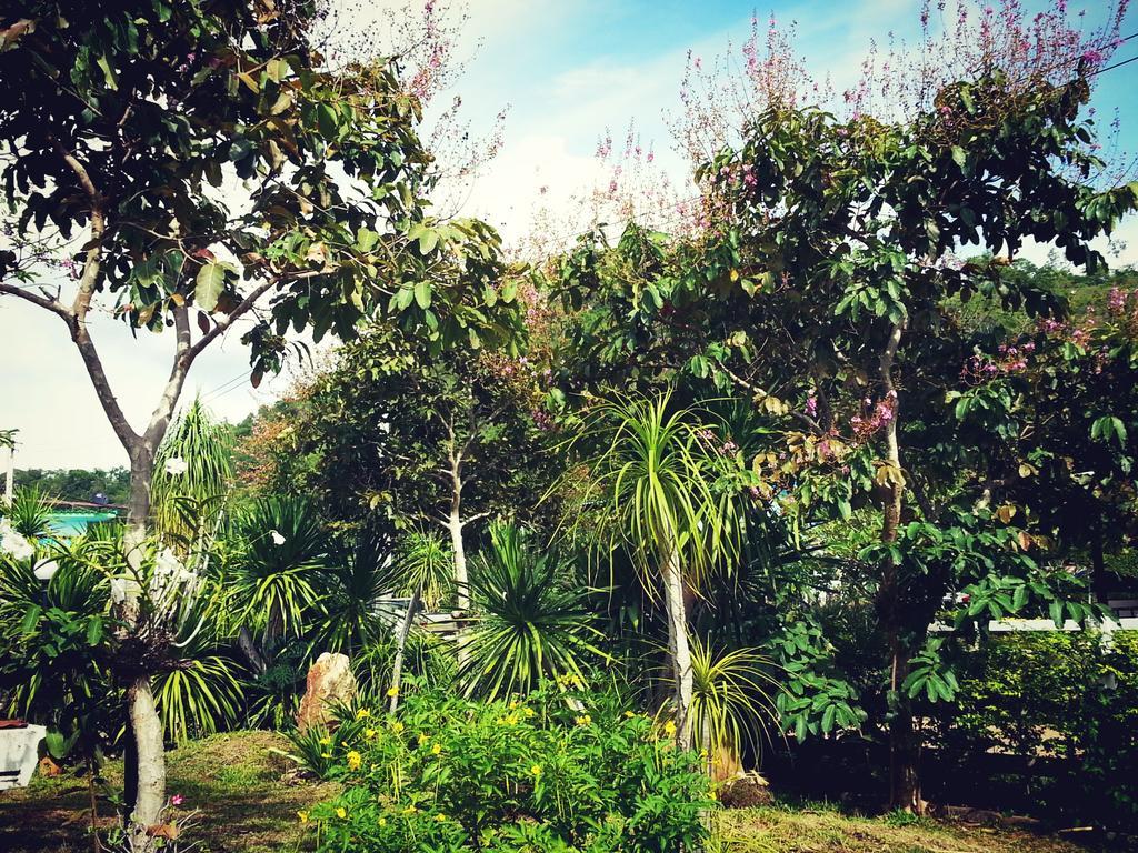 Baan Khaoneawdum Resort